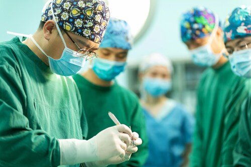 Navigating Career Paths: Opportunities in Surgeon Jobs